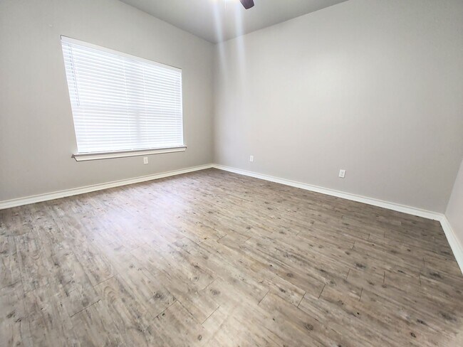 Building Photo - AUGUST PRE-LEASE! Modern 3-Bedroom Apartment with 2-Car Garage – Recently Constructed in Lubbock,...