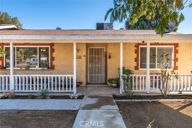 Building Photo - 9909 Redwood Ave