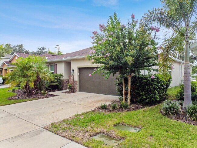 Building Photo - Spacious 4 Bed, 2 Bath Single Family Home ...