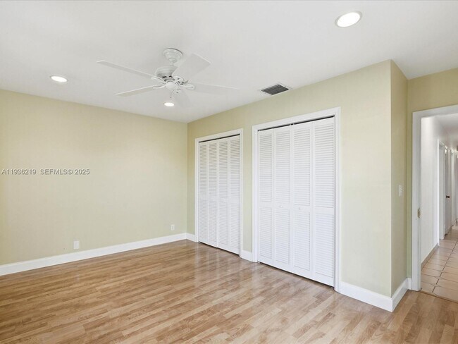 Building Photo - 21151 NE 22nd Ct