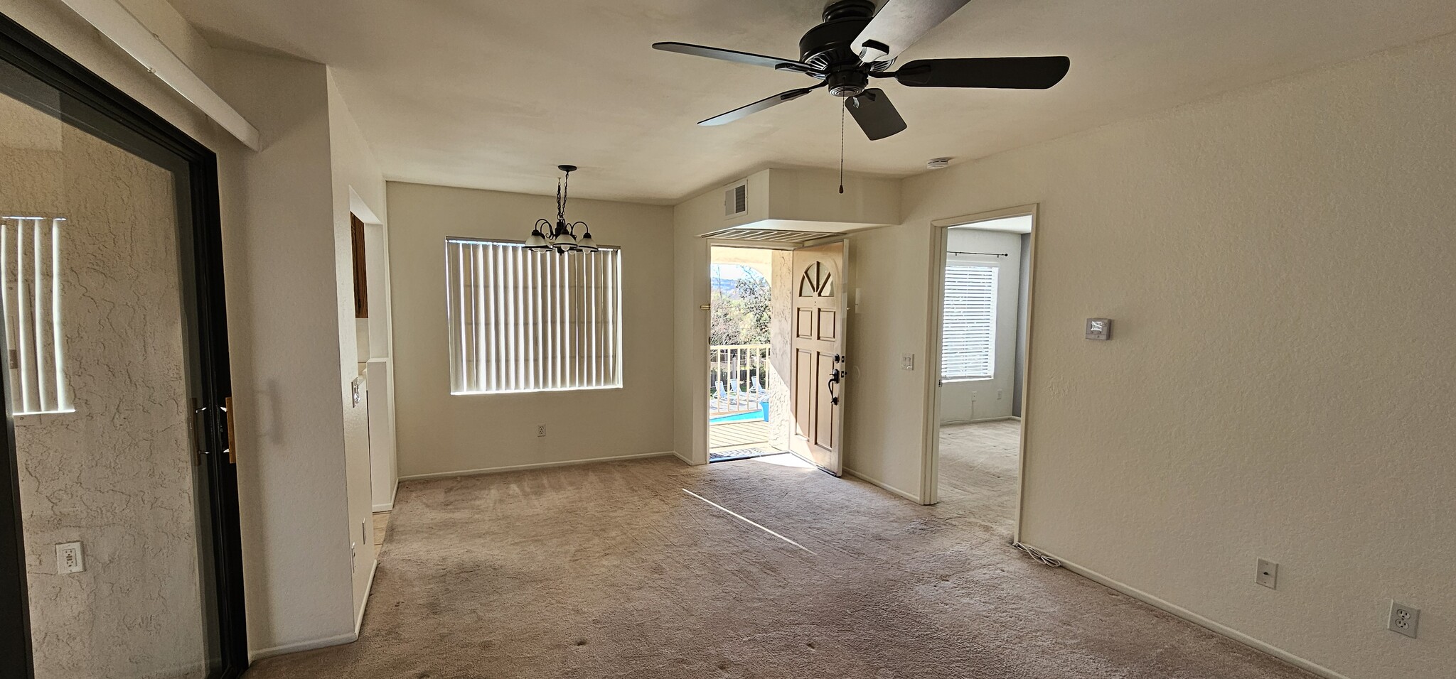 Living room/dining room - 13020 Wimberly Sq