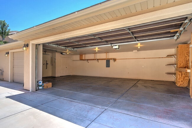 Building Photo - 4 Bedroom in The Knolls at Little Valley