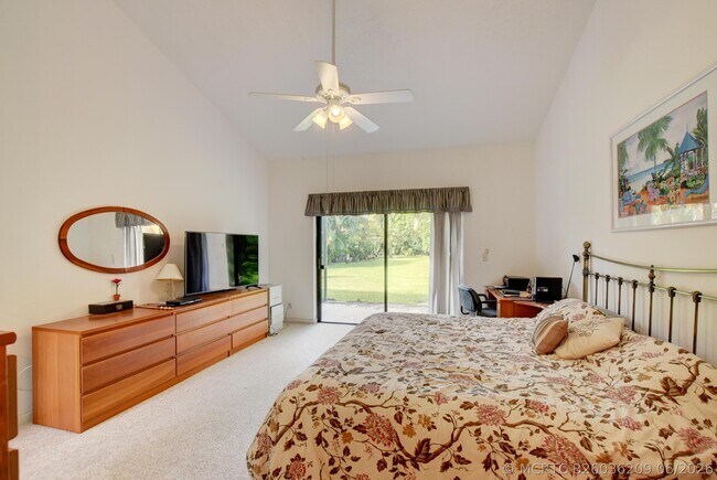 Building Photo - 22667 Meridiana Dr