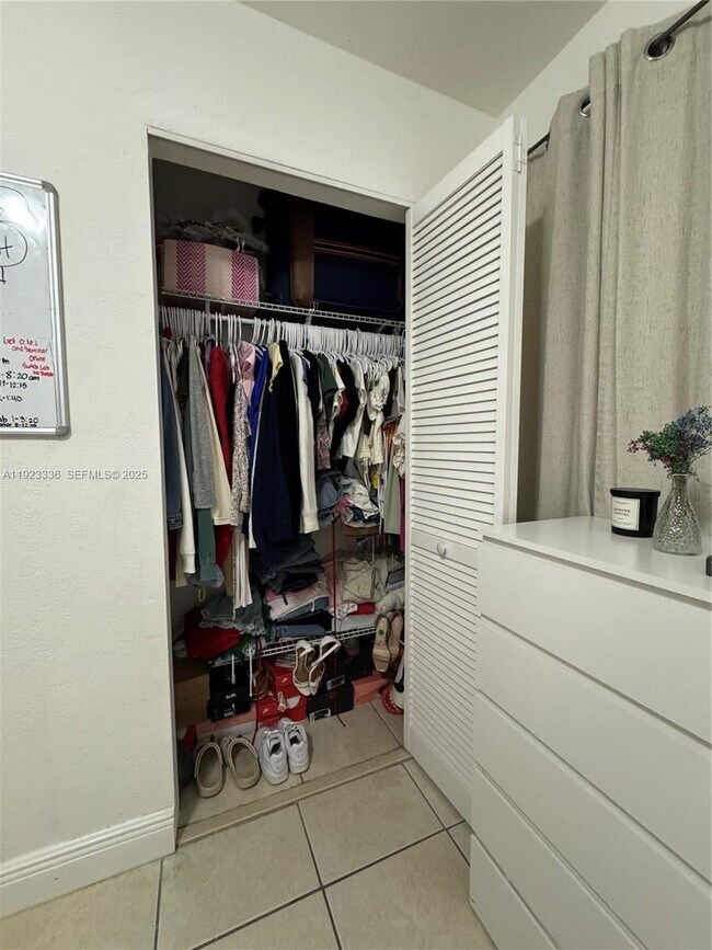 Building Photo - 3251 NW 18th Ct