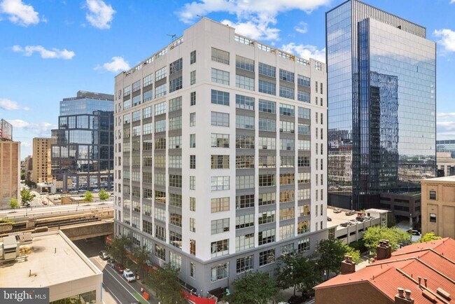 Building Photo - 2200 Arch St
