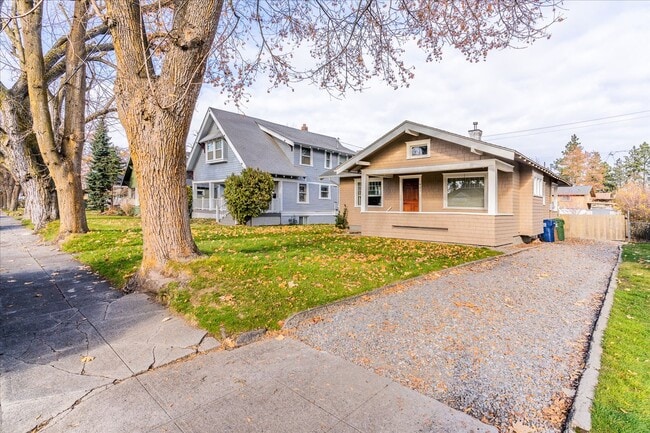 Building Photo - South Hill Charmer 3 bed, 1 bath available...