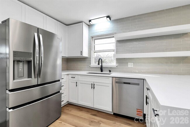 Building Photo - 526 Julia Ave