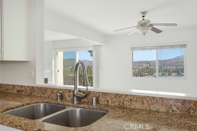 Building Photo - 5540 E Vista Del Este