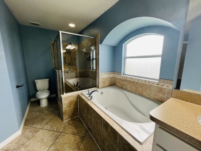 Building Photo - 3 Bedroom Single Family in South Lakeland ...
