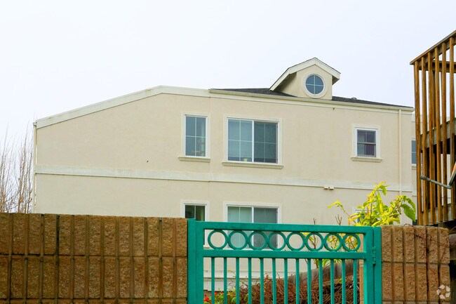 Rare of Building - 90 Oak Ave