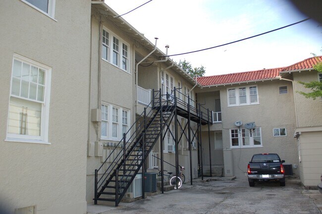 Building Photo - 800 N Olympia St
