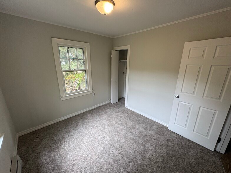 Building Photo - 2 Seawanhaka Ave