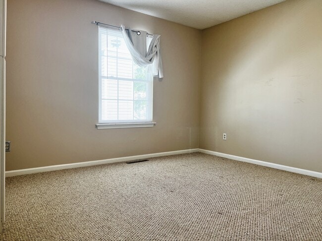Building Photo - 1705 Willow Creek Ct