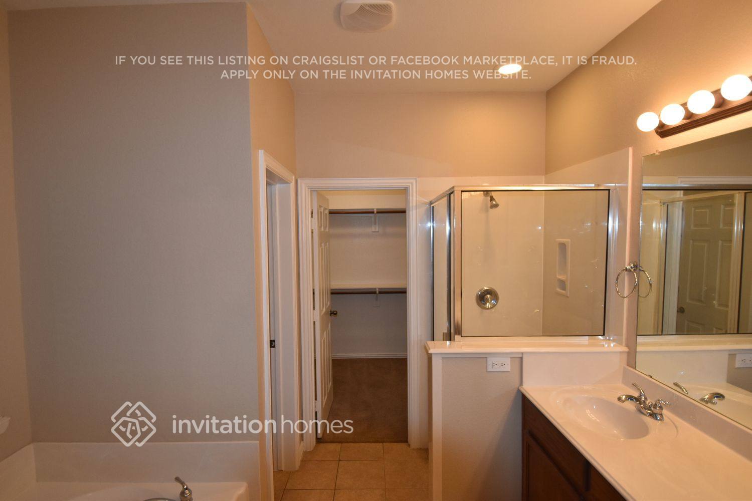 Building Photo - 2942 Greenway Dr