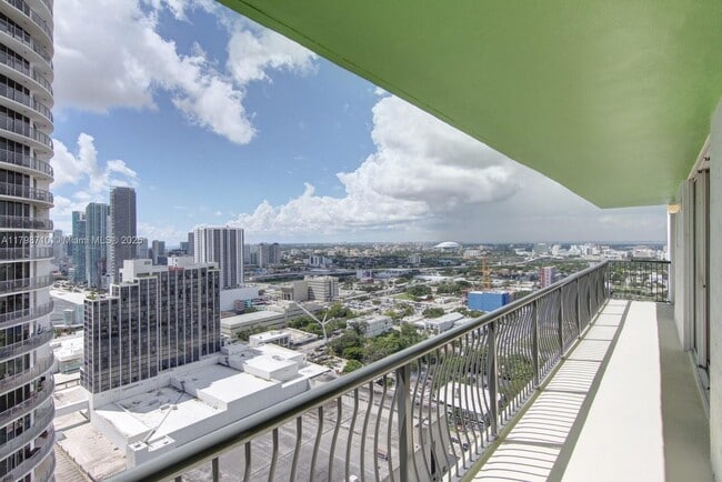 Building Photo - 1756 N Bayshore Dr