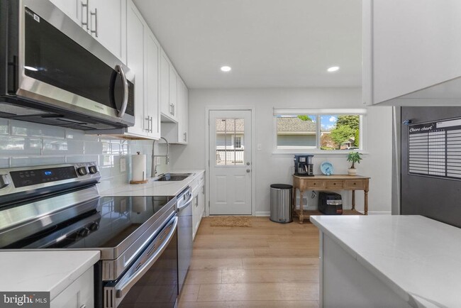 Building Photo - 12816 Greenhall Dr