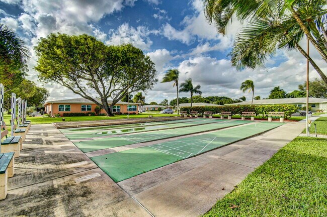 Building Photo - 200 N High Point