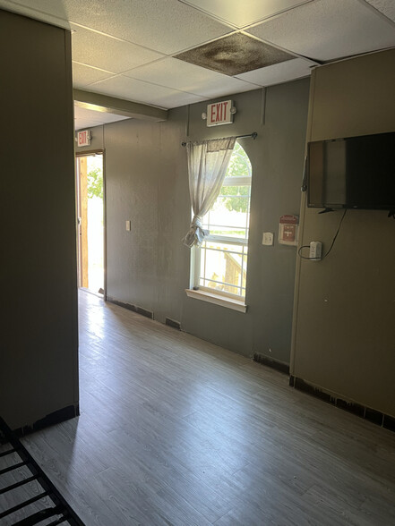 Building Photo - 2138 Richardson Rd