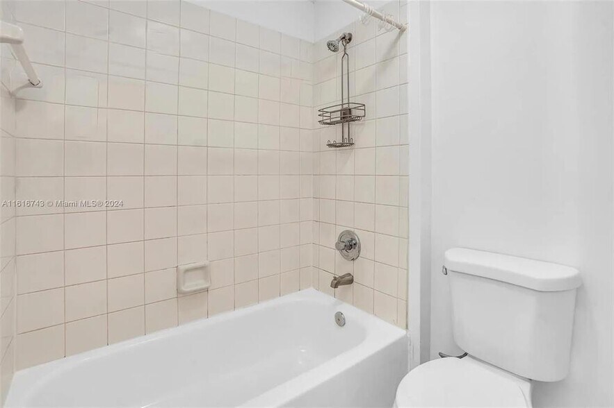 Building Photo - 6928 SW 39th St