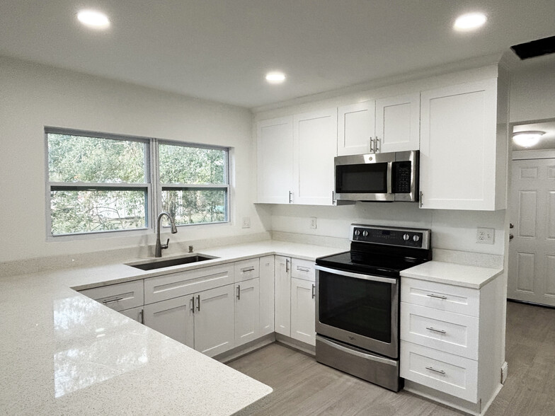 Building Photo - 2325 Westover Dr