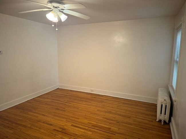 Building Photo - Updated Highland Park Townhome!