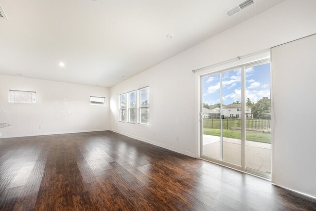 Building Photo - 8604 Caruthers Dr