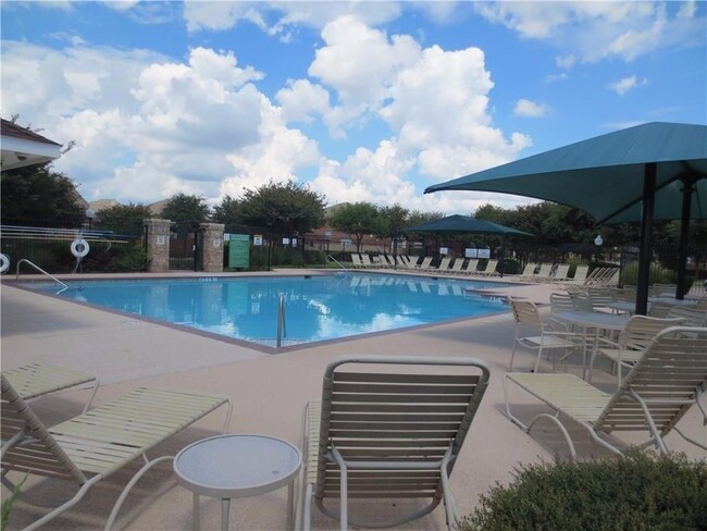 Building Photo - 4 bed 2.5 bath in Brookstone Community!!