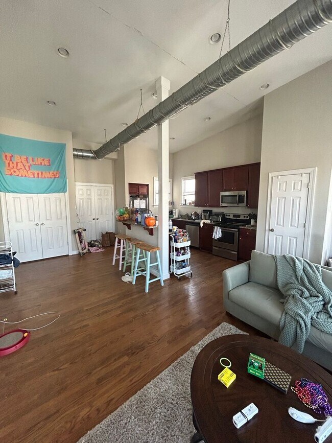 Building Photo - 1517 W Cary St