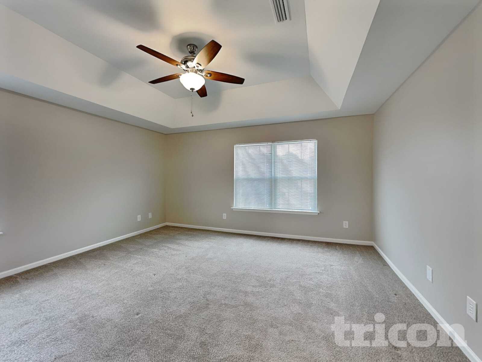 Building Photo - 2092 Roscommon Dr