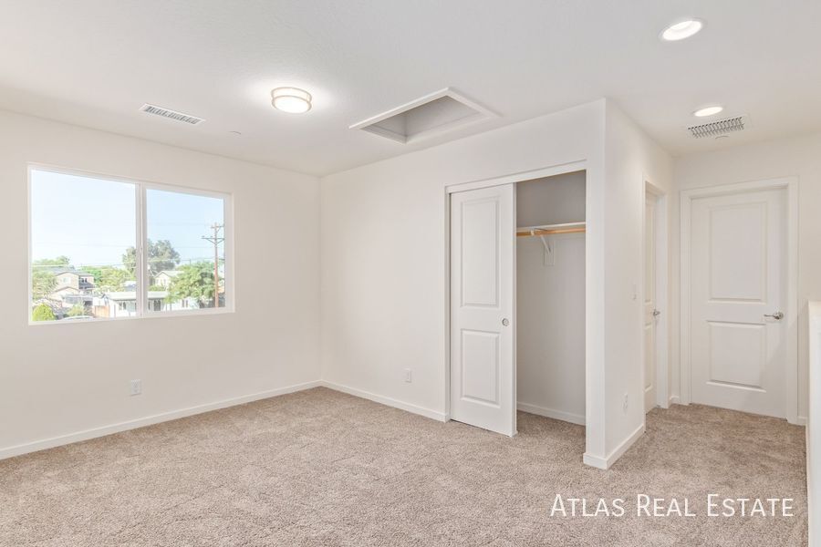 Building Photo - 3010 E Yale St