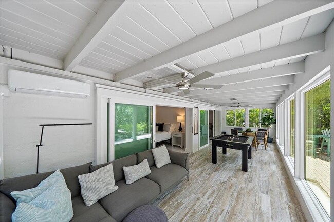 Building Photo - 706 Spanish Dr S