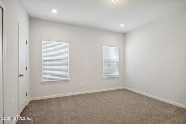 Building Photo - 95 Pinebury Ln