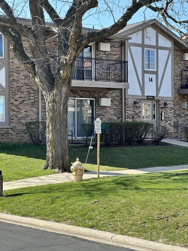 Primary Photo - 9S180 Lake Dr