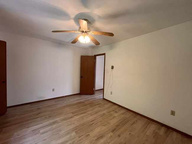 Building Photo - Woods Edge 2-Bedroom Townhome!