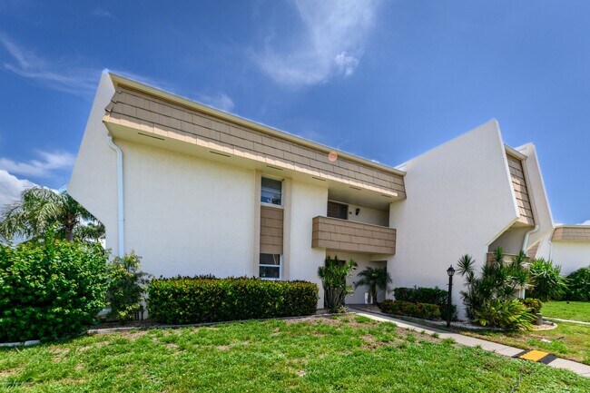 Building Photo - 1080 Bal Harbor Blvd