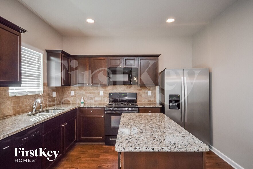 Building Photo - 515 Oak Terrace Dr