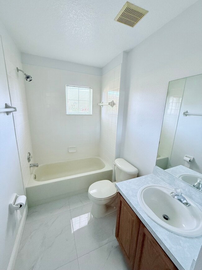 Building Photo - 3046 Bay Laurel Cir N