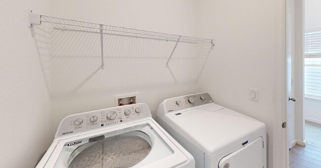 Building Photo - "Charming 3-Bed Oasis on Friendship Fountain Ave with 2 Full Baths and 1714 Sq Ft of Comfort!"