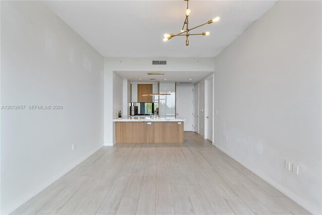 Building Photo - 2831 S Bayshore Dr