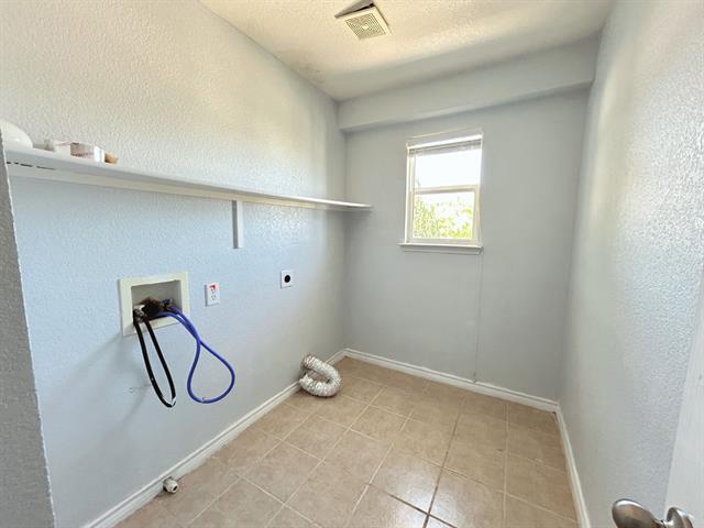 Building Photo - 8008 Hidden Oaks Dr