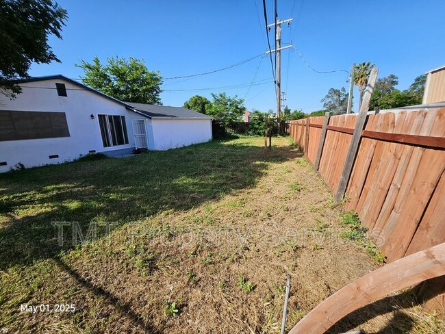 Building Photo - 1830 Nightingale Ave