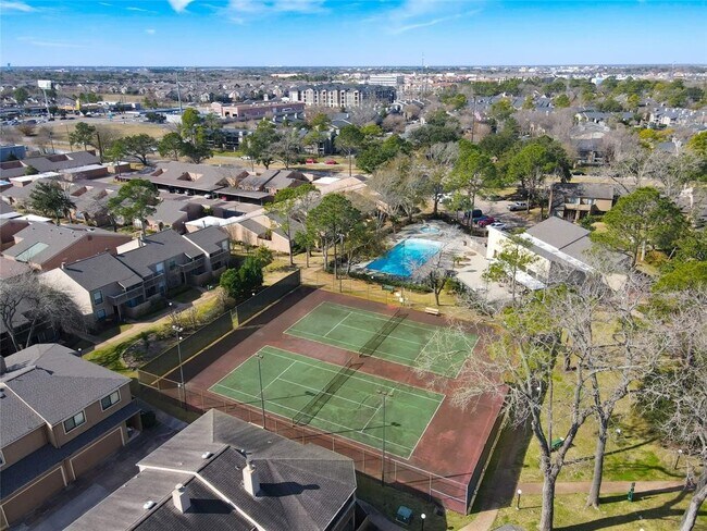 Building Photo - 2379 Briarwest Blvd