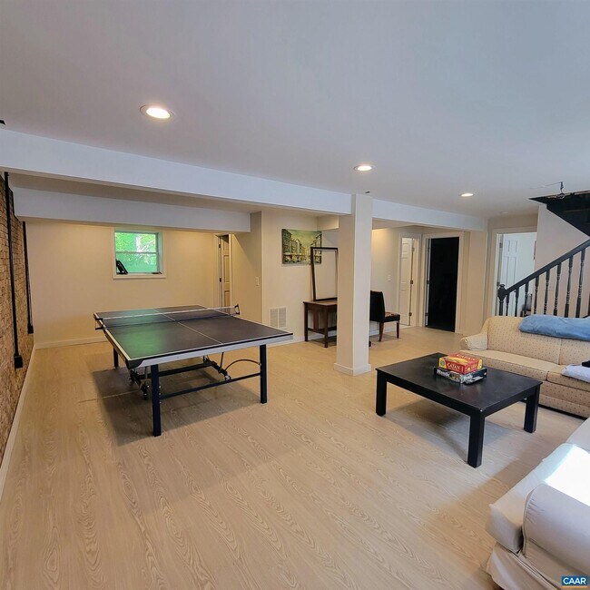 Building Photo - 2751 McElroy Dr