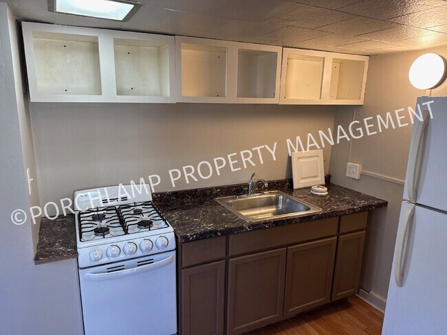 Building Photo - 2051 Sisson St