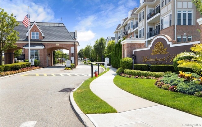 Building Photo - 702 Equestrian Way