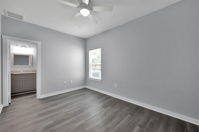 Building Photo - 16646 Meadowcroft St