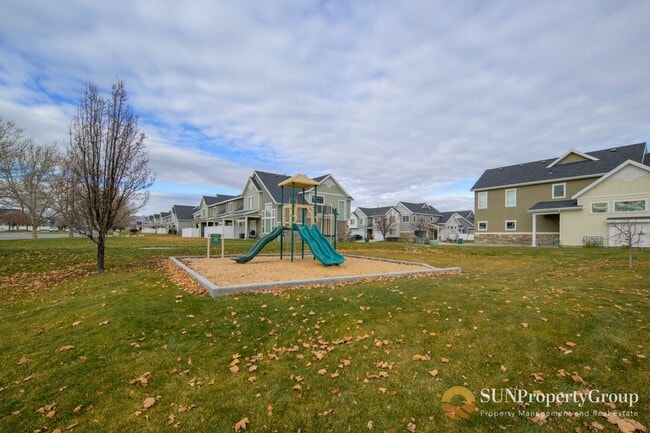 Building Photo - Stunning Townhome In Desirable Riverton Area