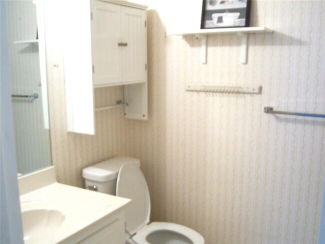 Building Photo - 760 Coventry Township Pl