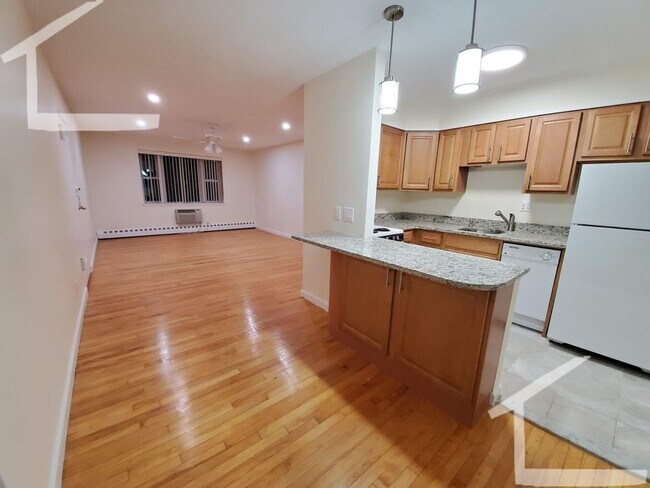 Primary Photo - Renovated 2-Bed in Prime Coolidge Corner L...