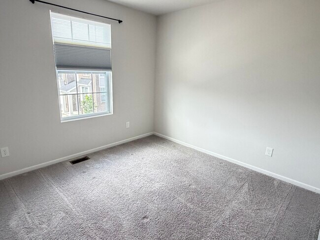Building Photo - 49623 Cherry Hill Rd
